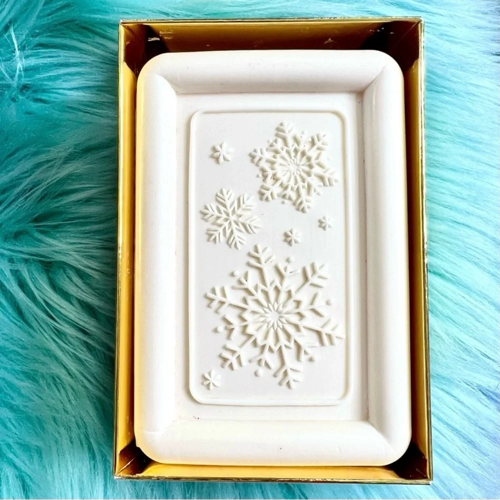 Cranberry Vanilla Scented Bath Soap 12 oz Snowflake Holiday Gift Box